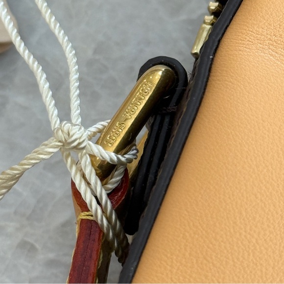 Louis Vuitton Music Player Wearable Wallet with Crossbody Strap Monogram - Picture 10 of 11